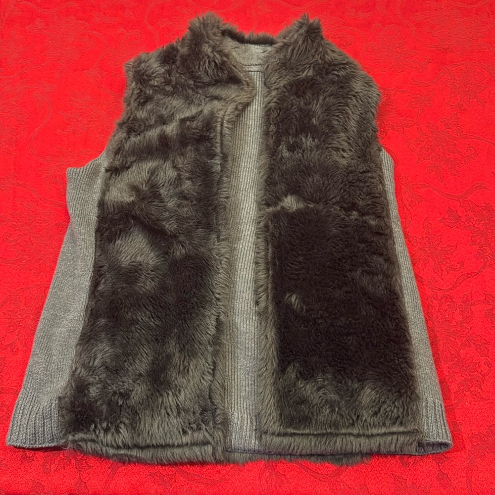 NY&C Reversible Cable Knit/Fur Vest grey large /extra large